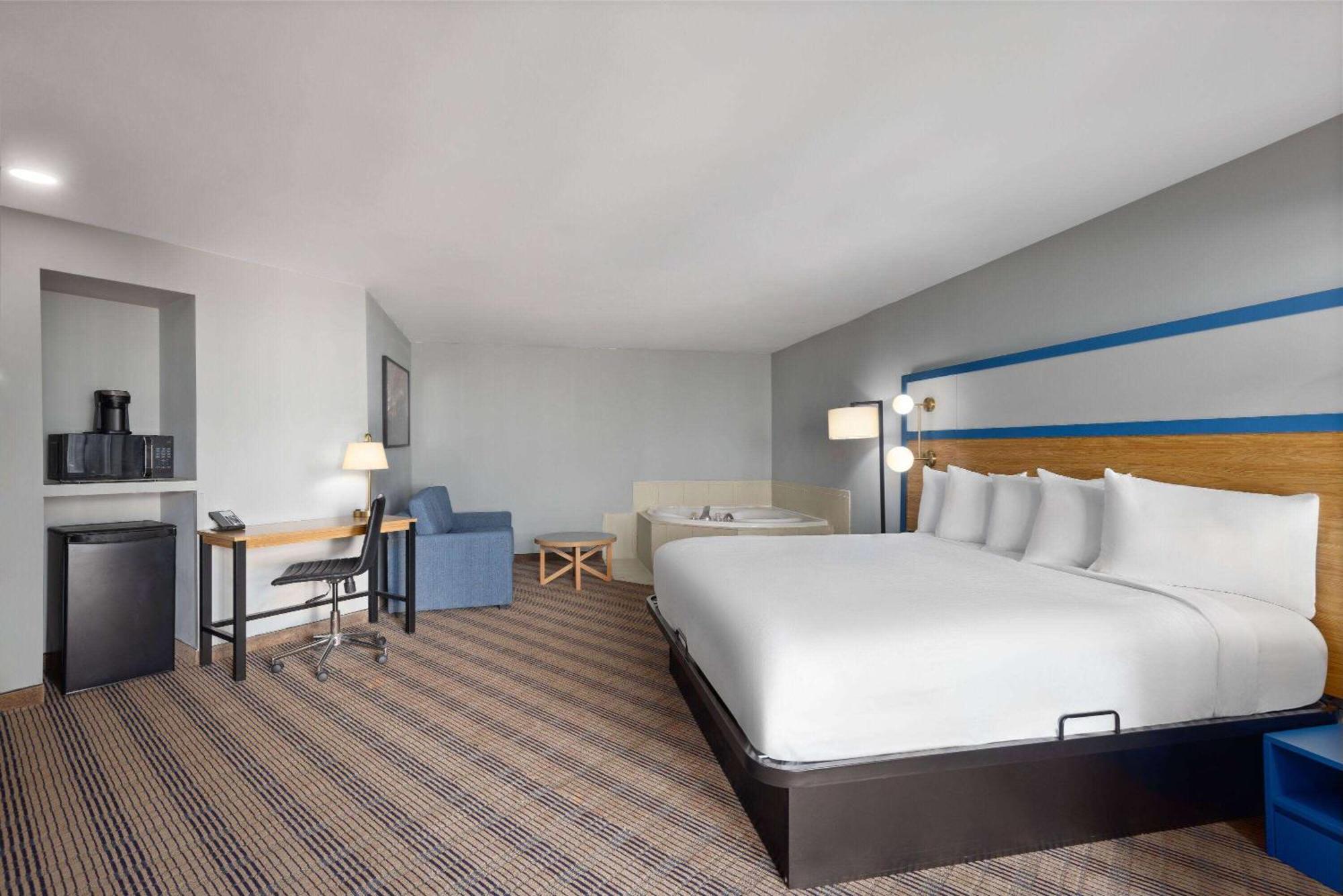 The Inn & Suites Omaha Near Zoo Bagian luar foto