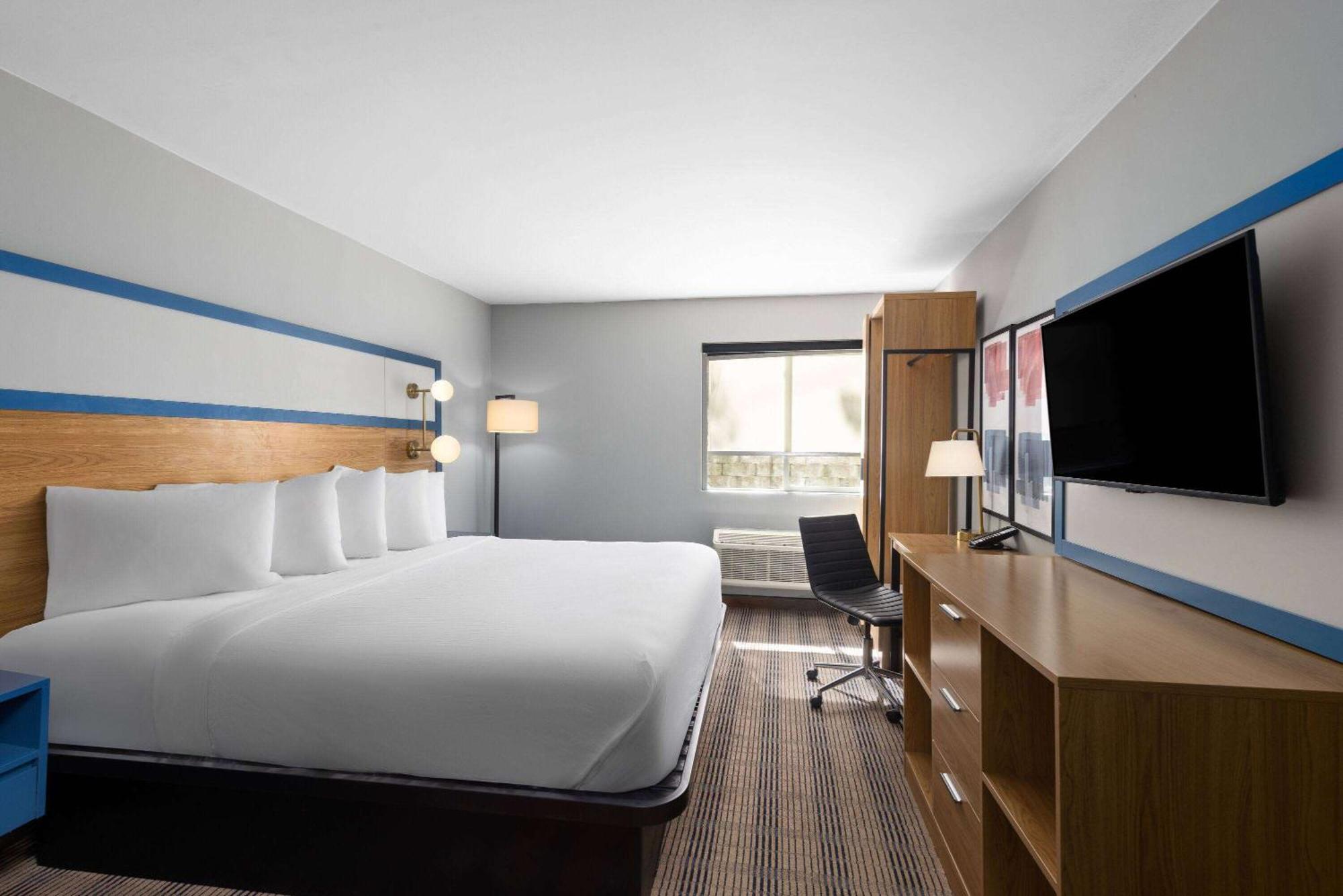 The Inn & Suites Omaha Near Zoo Bagian luar foto