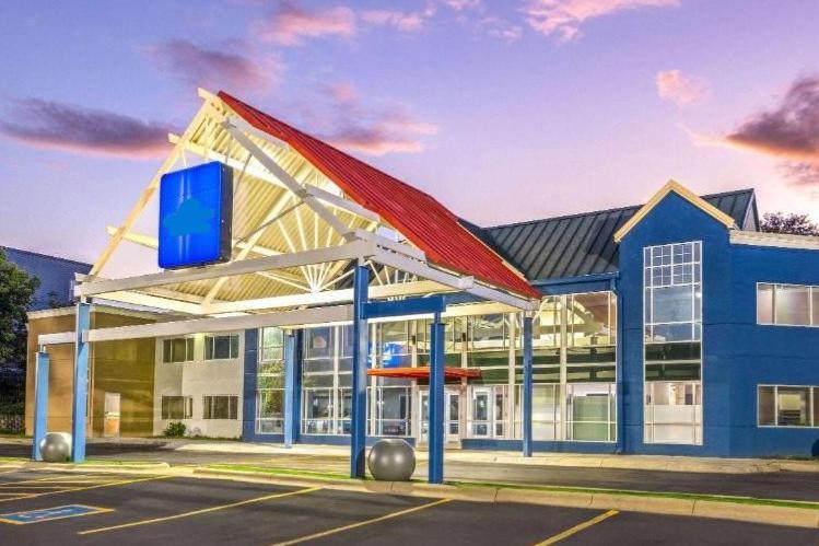 The Inn & Suites Omaha Near Zoo Bagian luar foto