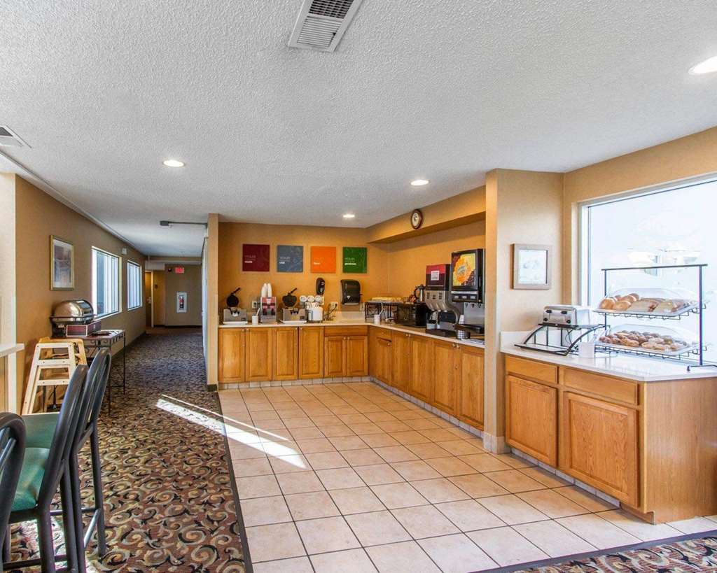 The Inn & Suites Omaha Near Zoo Restoran foto