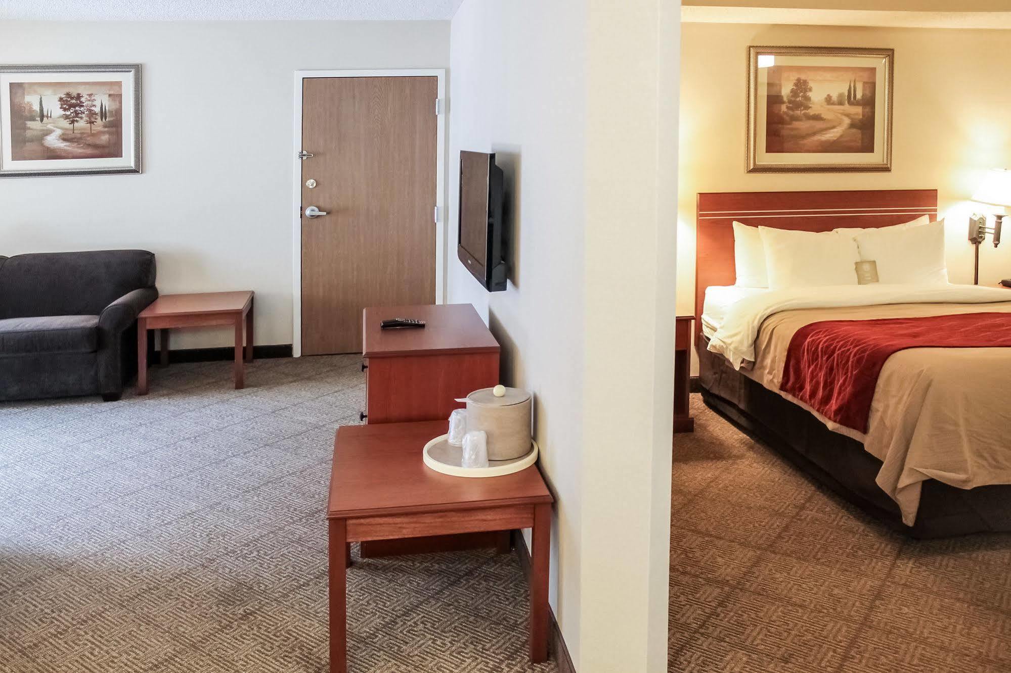 The Inn & Suites Omaha Near Zoo Bagian luar foto